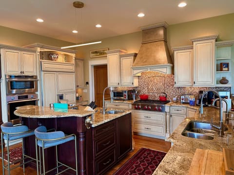 Gourmet Kitchen Main Floor Featuring Viking/Wolf/Subzero/Samsung Appliances