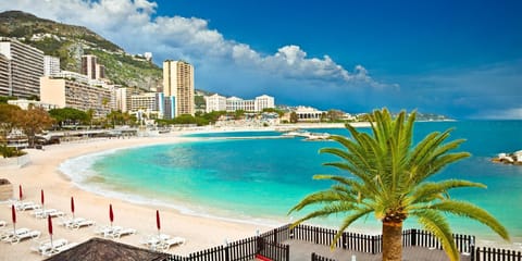 Beach nearby, sun loungers