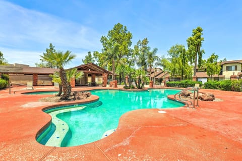 Gilbert Vacation Rental | 2BR | 2BA | 1,006 Sq Ft | Steps Required