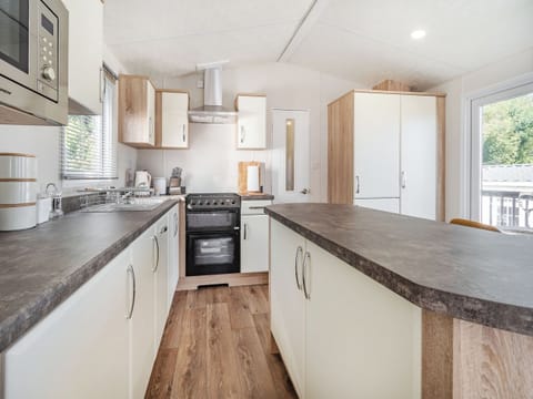 Kitchen | Red Wood Lodge - Lady Edith&rsquo;s Duo, Scarborough