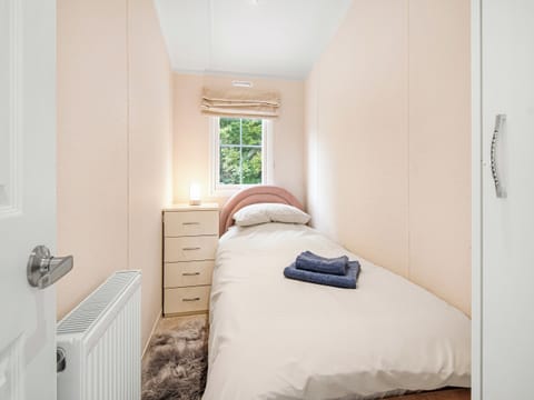Single bedroom | European Lodge - Lady Edith&rsquo;s Duo, Scarborough