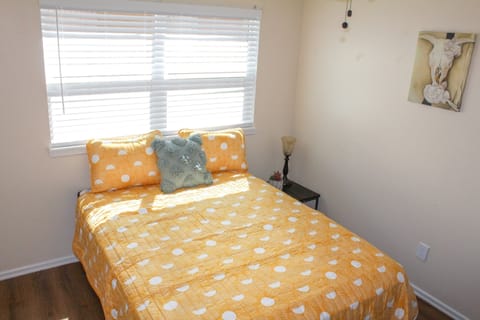 3 bedrooms, desk, iron/ironing board, free WiFi