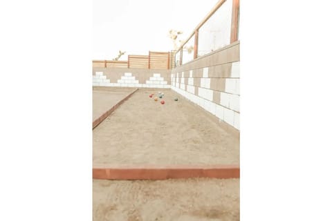 The Mustard Door: 10mins to Park |Fire pit | AC House in Joshua Tree