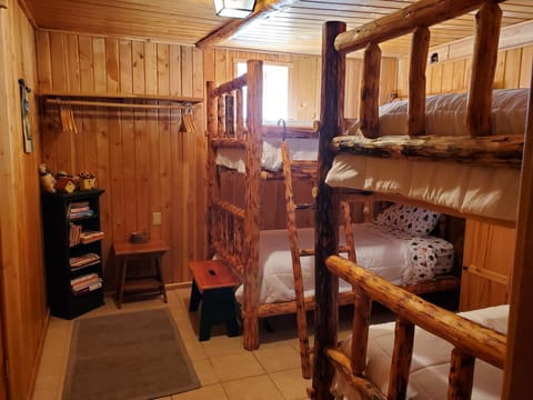 5 bedrooms, desk, iron/ironing board, free WiFi