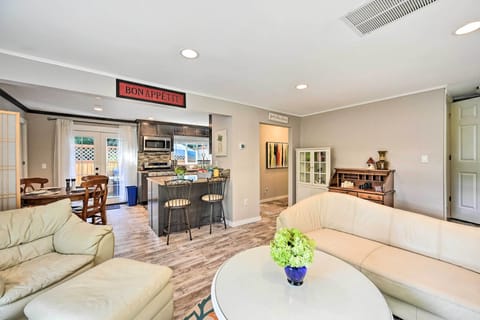 Kirkland Vacation Rental | 3BR | 2BA | 1 Step Required | 1,500 Sq Ft