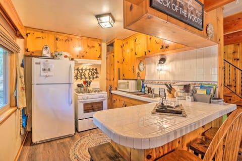 Kitchen | Cooking Basics | Paper Towels/Trash Bags Provided | 1st Floor