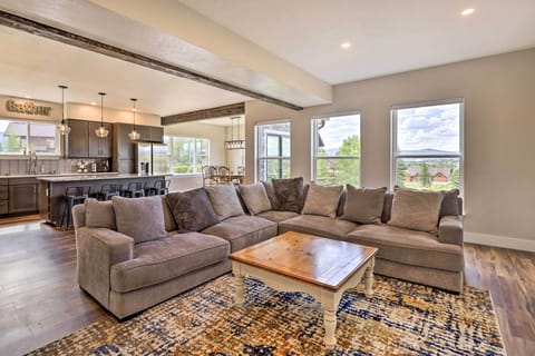 Living Area | Free WiFi | Open Layout