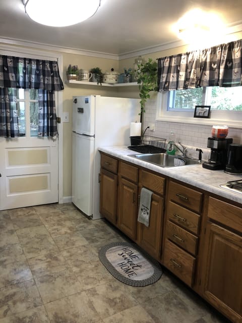 Fridge, microwave, stovetop, coffee/tea maker