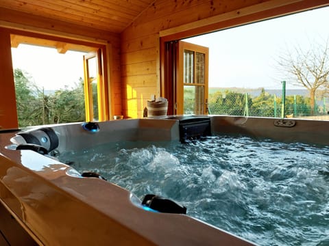 Indoor spa tub