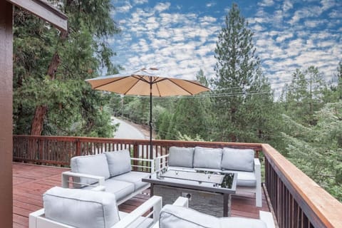 Stunning views from the large deck, perfect winter around the fire pit or summer daze