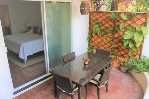 terrace dining for 4