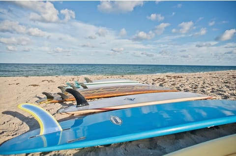 Beach nearby, sun loungers, beach towels