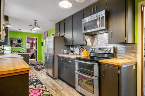 Fully stocked kitchen with updated applainces