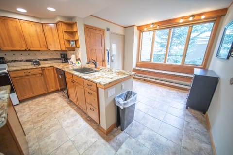 Spacious Entryway and kitchen