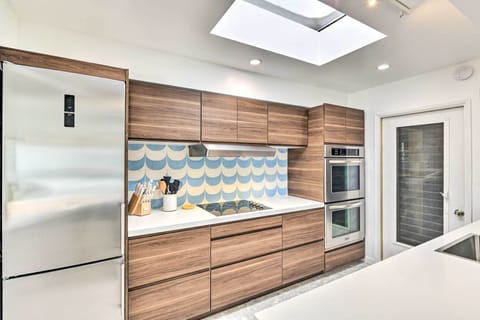 Kitchen | Cooking Basics | Coffee Maker | Paper Towels/Trash Bags Provided