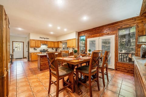 It's a short trip to the kitchen or outside grill for seconds. That makes everyone happy!