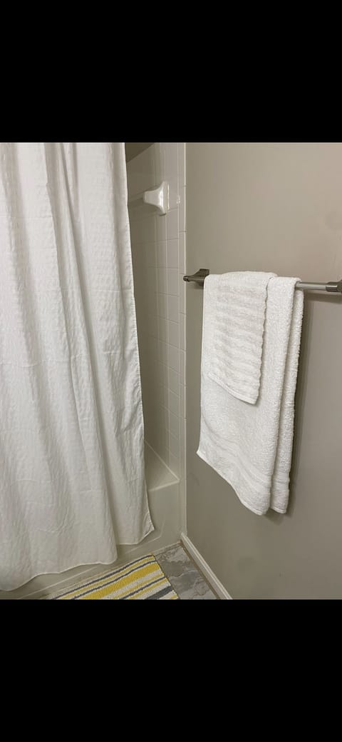 Combined shower/tub, towels, toilet paper