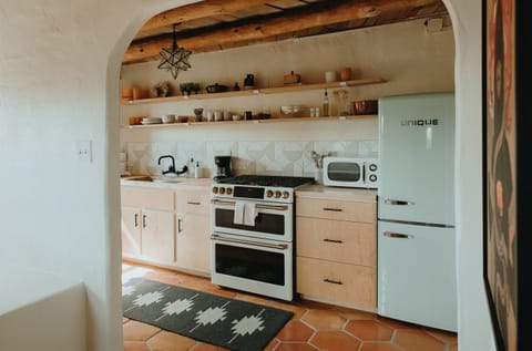 Kitchen with Cafe stove