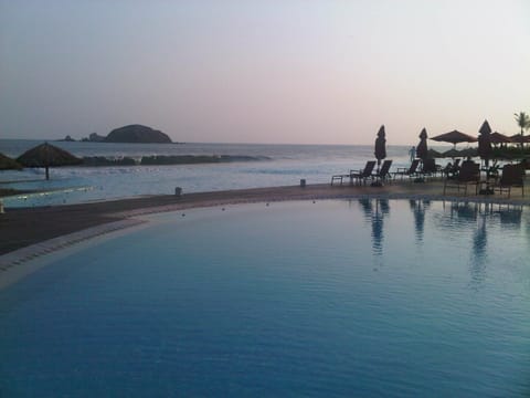 Outdoor pool, an infinity pool