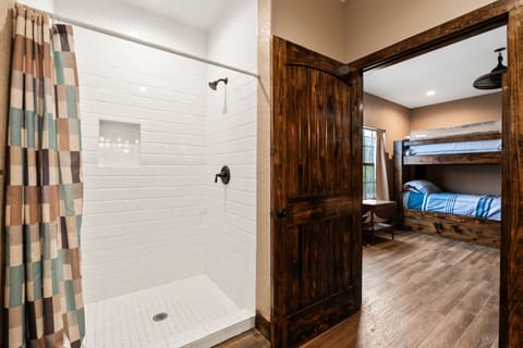 Combined shower/tub