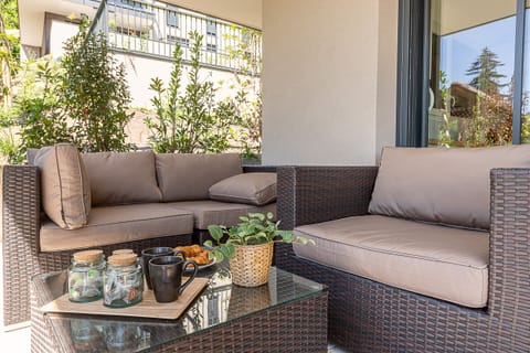 Balcony with view of Lake Annecy 