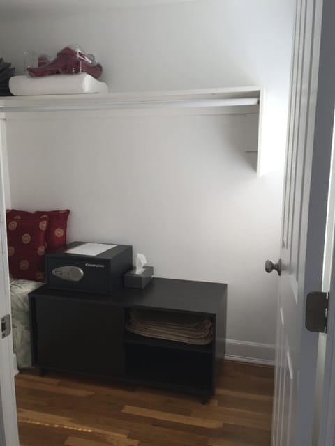 1 bedroom, in-room safe, desk, iron/ironing board