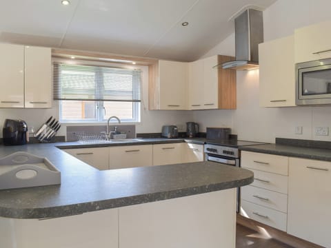 Kitchen area | Devin Lodge, Dollar