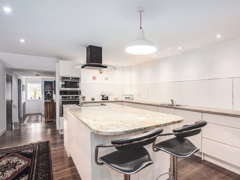 Kitchen | Fieldview - Blinkbonny Cottages, Auchtermuchty