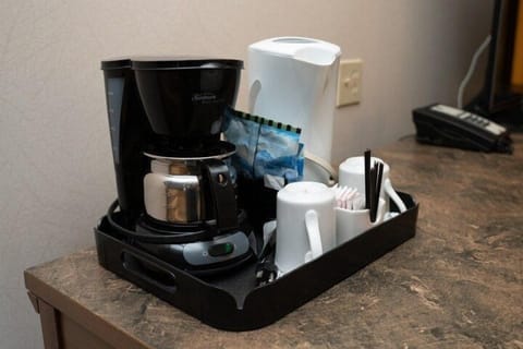 Fridge, coffee/tea maker