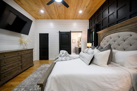 Ensuite Attached bathroom and a flat screen tv.