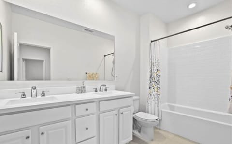 Combined shower/tub