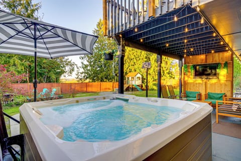 Outdoor spa tub