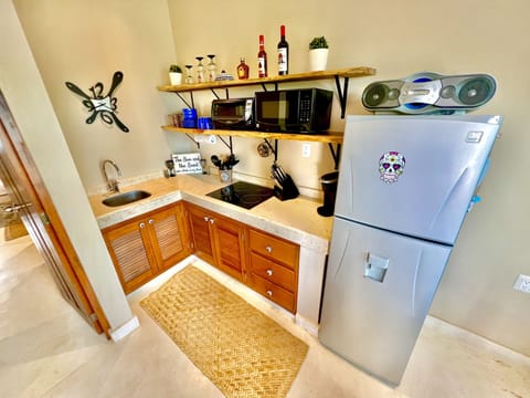 Fridge, microwave, stovetop, coffee/tea maker