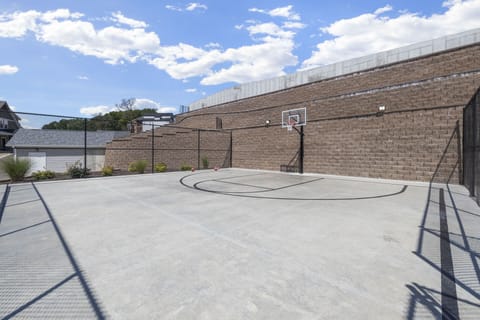 Sport court