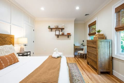 10 bedrooms, desk, iron/ironing board, travel crib