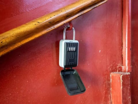 Self check-in via a Lock Box (2)