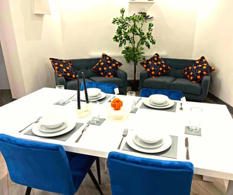 Kitchen Communal Dinning Area