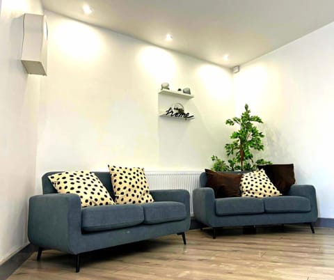 Living Room / Lounge