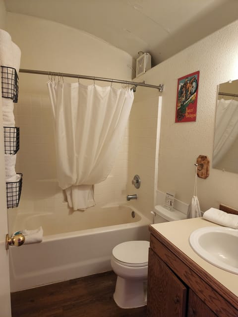 Combined shower/tub, towels, soap, toilet paper