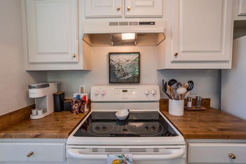 Electric Range, Keurig Not Available