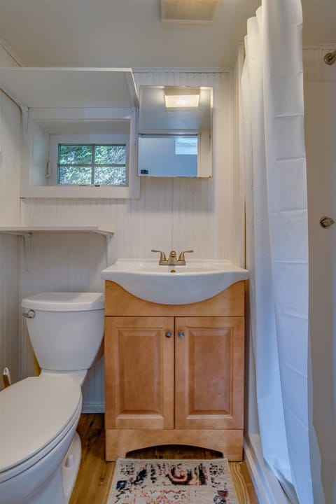 Bathtub, hair dryer, towels