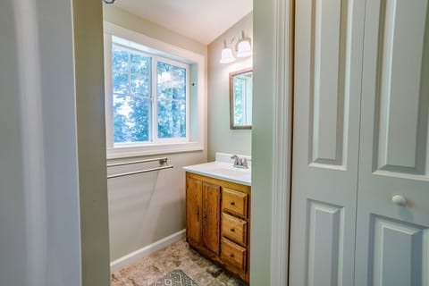 Bathtub, hair dryer, towels