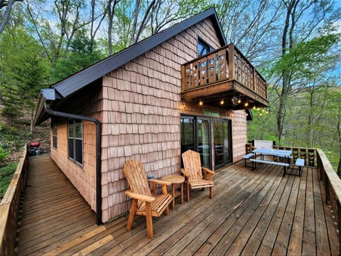 Enchanting cabin in the woods!