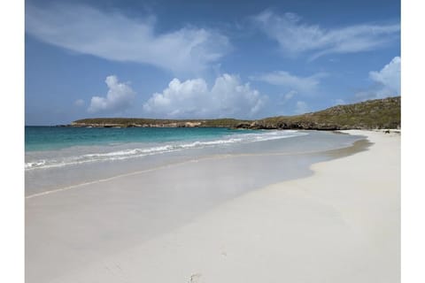 Beach nearby, sun loungers, beach towels