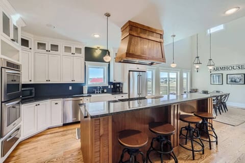 Gourmet Kitchen with Double Ovens & Warming Drawer