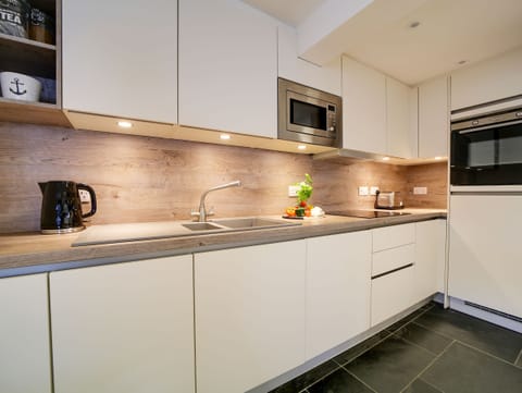 Modern, well equipped kitchen