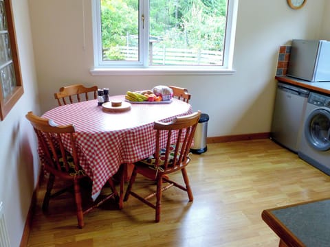 Kitchen/diner | Bo Nan Taigh Cottage, Aberfoyle