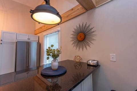 You'll appreciate the excellent kitchen lighting.