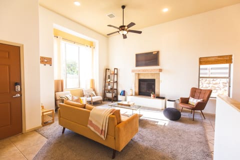 Living area | Smart TV, fireplace, computer monitors