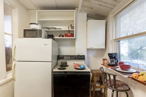 Fridge, cookware/dishes/utensils